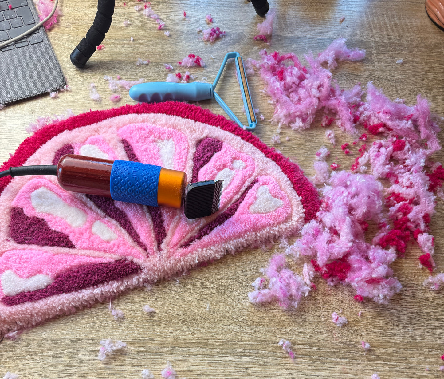 Tapis Aurea tufté à la main en forme de demi-citron rose