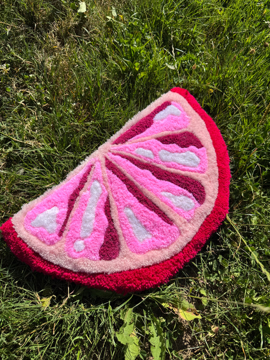 Tapis Aurea tufté à la main en forme de demi-citron rose